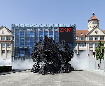 CLOUD WALK von Fujiko Nakaya vor dem ZKM Karlsruhe